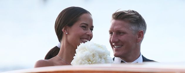 Ana und Bastian Schweinsteiger auf dem Weg zu ihrer Hochzeitsparty Ana und Bastian Schweinsteiger auf dem Weg zu ihrer Hochzeitsparty
