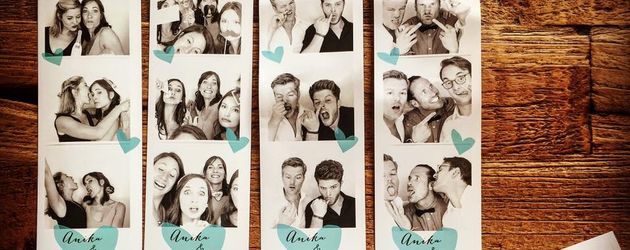 André Dietz und seine Freunde und Frau auf Fotos von einer Hochzeit André Dietz und seine Freunde und Frau auf Fotos von einer Hochzeit