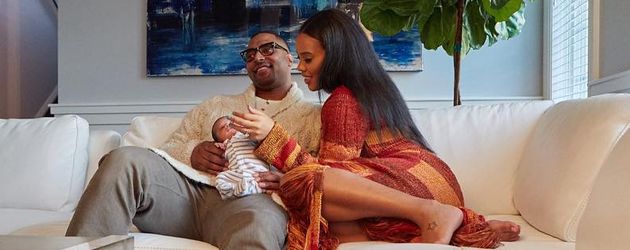 Angela Simmons mit ihrem Verlobten Sutton Tennyson und dem gemeinsamen Kind Angela Simmons mit ihrem Verlobten Sutton Tennyson und dem gemeinsamen Kind