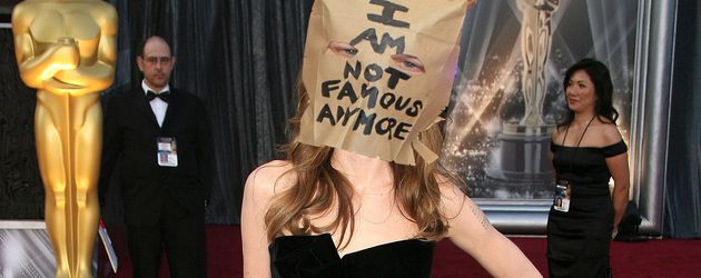 Das Netz macht sich über das Angelina-Bein von 2012 lustig Das Netz macht sich über das Angelina-Bein von 2012 lustig