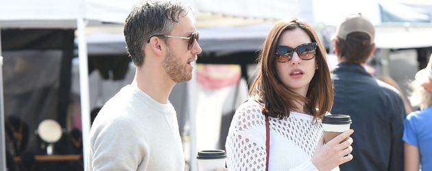 Anne Hathaway und Adam Shulman auf dem Farmer's Market Anne Hathaway und Adam Shulman auf dem Farmer's Market