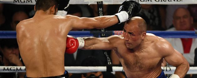 Boxer Arthur Abraham beim Match gegen Gilberto Ramirez im April 2016 in Las Vegas Boxer Arthur Abraham beim Match gegen Gilberto Ramirez im April 2016 in Las Vegas