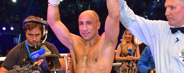 Arthur Abraham nach seinem Sieg bei der WBA Championship Box Night Arthur Abraham nach seinem Sieg bei der WBA Championship Box Night