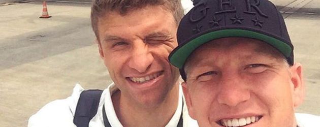 Bastian Schweinsteiger und Thomas Müller vor dem ersten EM-Spiel in Lille Bastian Schweinsteiger und Thomas Müller vor dem ersten EM-Spiel in Lille