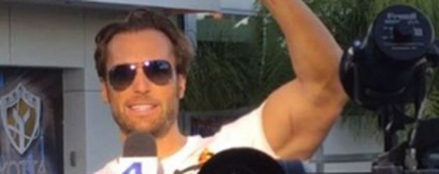 Bastian Yotta bei Dreharbeiten in seinem Haus in L.A. Bastian Yotta bei Dreharbeiten in seinem Haus in L.A.