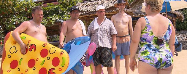 Szene aus "Schwiegertochter gesucht": Beate (r.) mit ihren Verehrern Szene aus "Schwiegertochter gesucht": Beate (r.) mit ihren Verehrern