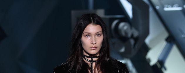 Bella Hadid auf dem Laufsteg von Designer Philipp Plein Bella Hadid auf dem Laufsteg von Designer Philipp Plein