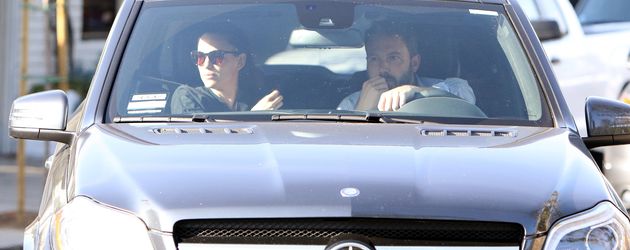 Ben Affleck und Jennifer Garner im Auto mit Sohn Samuel Ben Affleck und Jennifer Garner im Auto mit Sohn Samuel
