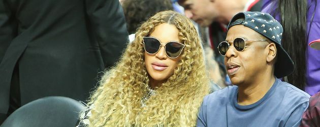 Beyoncé und Jay-Z bei einem Basketballspiel Beyoncé und Jay-Z bei einem Basketballspiel