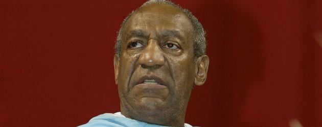 Bill Cosby spricht zur Abschlussklasse 2003 der Temple Universität Bill Cosby spricht zur Abschlussklasse 2003 der Temple Universität