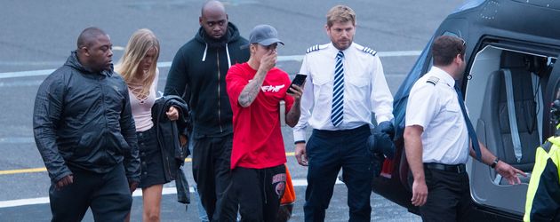 Bronte Blampied auf dem Weg zum V-Festival mit Justin Bieber Bronte Blampied auf dem Weg zum V-Festival mit Justin Bieber