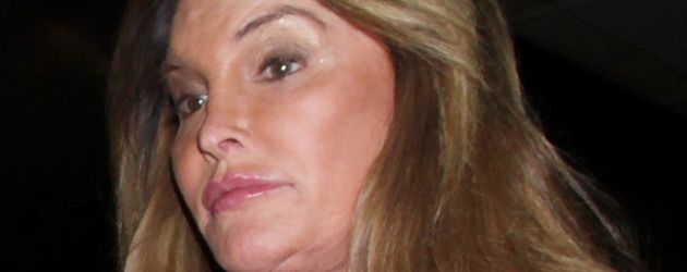 Caitlyn Jenner im September 2016 beim Verlassen des Flughafens von Los Angeles. Caitlyn Jenner im September 2016 beim Verlassen des Flughafens von Los Angeles.
