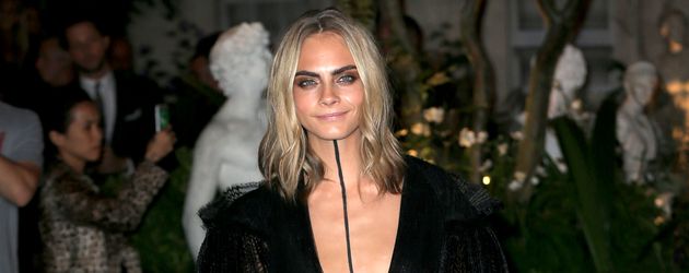 Cara Delevingne bei der London Fashion Week Cara Delevingne bei der London Fashion Week
