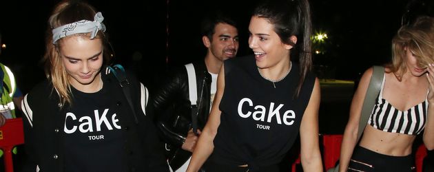 Gigi Hadid, Kendall Jenner, Cara Delevingne und Joe Jonas Gigi Hadid, Kendall Jenner, Cara Delevingne und Joe Jonas