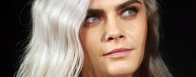 Cara Delevingne mit kinnlangen Haaren Cara Delevingne mit kinnlangen Haaren