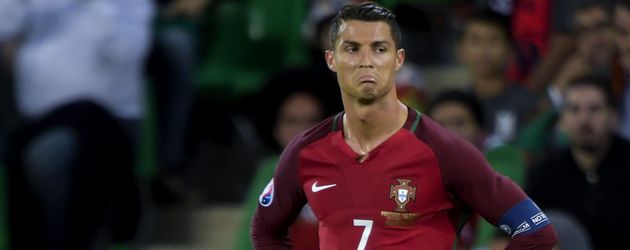 Cristiano Ronaldo beim EM-Spiel Portugal gegen Island Cristiano Ronaldo beim EM-Spiel Portugal gegen Island