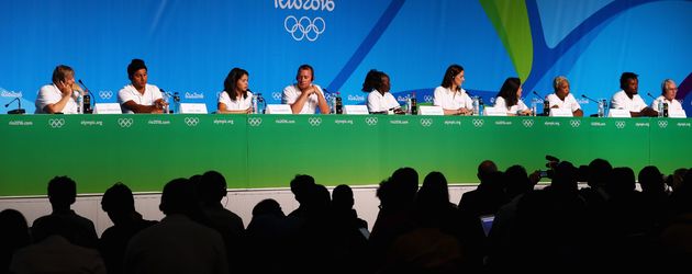 Das Flüchtlingsteam der Olympischen Spiele 2016 bei einer Pressekonferenz Das Flüchtlingsteam der Olympischen Spiele 2016 bei einer Pressekonferenz