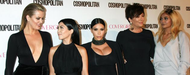 Khloe, Kourtney und Kim Kardashian mit Kris und Kylie Jenner Khloe, Kourtney und Kim Kardashian mit Kris und Kylie Jenner