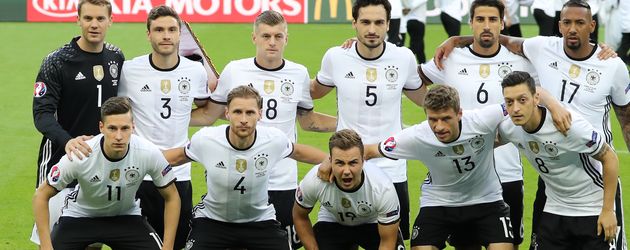 DFB-Elf vor dem EM-Spiel gegen Polen DFB-Elf vor dem EM-Spiel gegen Polen