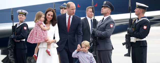 Die britischen Royals während eines Besuchs in Polen Die britischen Royals während eines Besuchs in Polen
