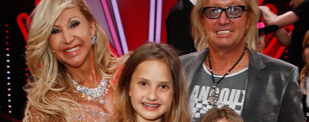 Carmen und Robert Geiss mit ihren Töchtern Davina Shakira und Shania Tyra Carmen und Robert Geiss mit ihren Töchtern Davina Shakira und Shania Tyra