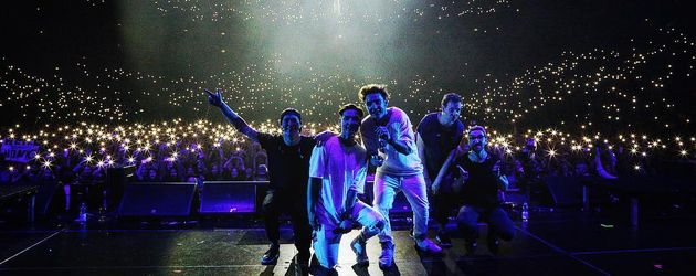 Die Lochis bei ihrem Bühnenauftritt bei den "Video Days" in Köln 2016 Die Lochis bei ihrem Bühnenauftritt bei den "Video Days" in Köln 2016