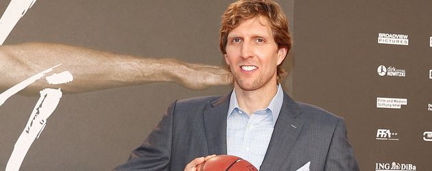 Dirk Nowitzki bei der Premiere zu "Der perfekte Wurf" im Jahr 2014 Dirk Nowitzki bei der Premiere zu "Der perfekte Wurf" im Jahr 2014