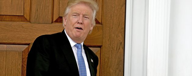 Donald Trump vor seinem Golf-Club in New Jersey Donald Trump vor seinem Golf-Club in New Jersey