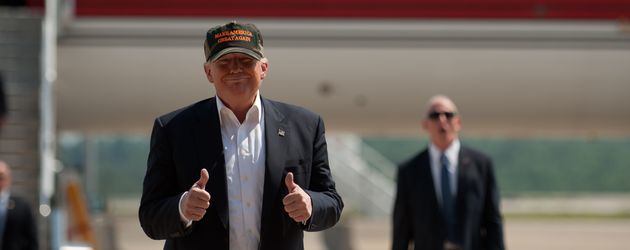 Donald Trump vor seinem Flugzeug in Pennsylvania Donald Trump vor seinem Flugzeug in Pennsylvania
