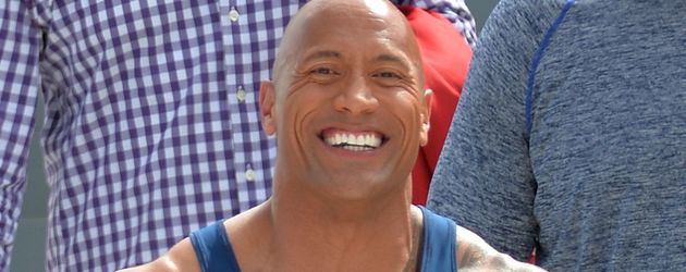 Dwayne "The Rock" Johnson beim Dreh zu "Baywatch" Dwayne "The Rock" Johnson beim Dreh zu "Baywatch"