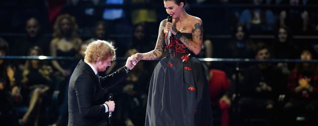 Ed Sheeran und Ruby Rose bei den MTV EMAs 2015 Ed Sheeran und Ruby Rose bei den MTV EMAs 2015