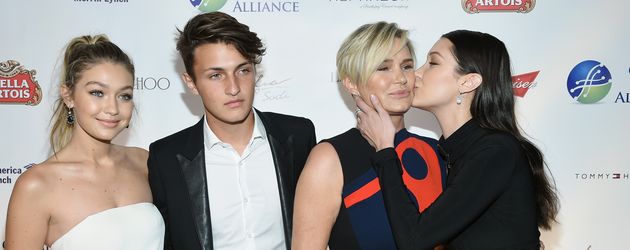 Gigi Hadid, Bella Hadid, Yolanda Foster und Anwar Hadid Gigi Hadid, Bella Hadid, Yolanda Foster und Anwar Hadid