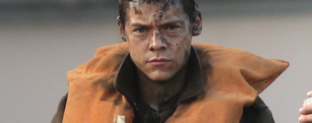 Harry Styles am Set von "Dunkirk" in Weymouth Harbour Harry Styles am Set von "Dunkirk" in Weymouth Harbour