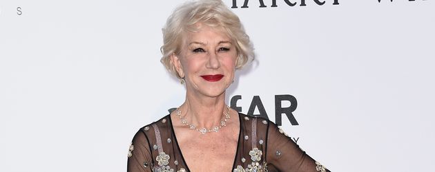 Helen Mirren trägt Muster- und Materialmix Helen Mirren trägt Muster- und Materialmix