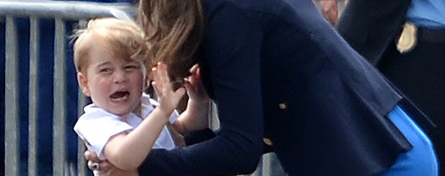 Herzogin Kate mit ihrem Sohn Prinz George in Gloucestershire Herzogin Kate mit ihrem Sohn Prinz George in Gloucestershire