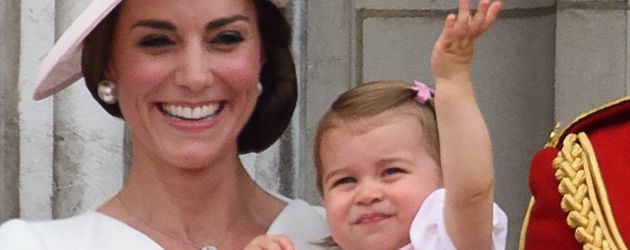 Herzogin Kate mit Prinzessin Charlotte und Prinz George bei der "Trooping the Colour"-Parade Herzogin Kate mit Prinzessin Charlotte und Prinz George bei der "Trooping the Colour"-Parade