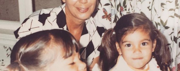 Kim Kardashian (r.) mit ihrer Schwester Kourtney (l.) und Großmutter Mary Jo Shannon Kim Kardashian (r.) mit ihrer Schwester Kourtney (l.) und Großmutter Mary Jo Shannon