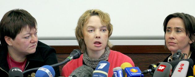 Isabelle Dinoire gibt eine Pressekonferenz nach erfolreicher Operation Isabelle Dinoire gibt eine Pressekonferenz nach erfolreicher Operation