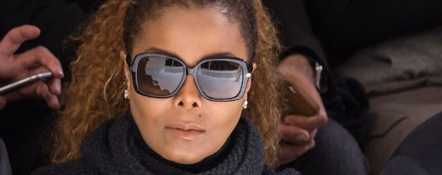 Janet Jackson im Oktober 2015 bei einer Modenschau in Paris Janet Jackson im Oktober 2015 bei einer Modenschau in Paris
