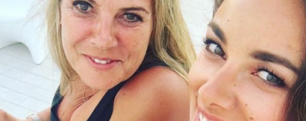 Janina Uhse mit ihrer Mutter auf Ibiza Janina Uhse mit ihrer Mutter auf Ibiza