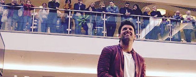 Jay Khan bei einem Auftritt Jay Khan bei einem Auftritt