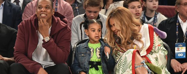 Jay Z, Blue Ivy, Beyoncé beim 66th NBA All-Star Game in New Orleans Jay Z, Blue Ivy, Beyoncé beim 66th NBA All-Star Game in New Orleans