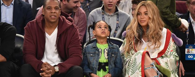 Jay-Z, Blue Ivy und Beyoncé bei einem Basketball-Spiel Jay-Z, Blue Ivy und Beyoncé bei einem Basketball-Spiel