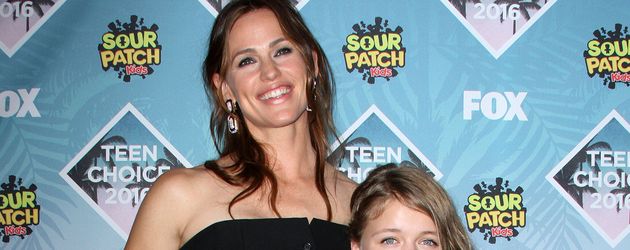 Jennifer Garner mit Kylie Rogers bei den Teen Choice Awards 2016 Jennifer Garner mit Kylie Rogers bei den Teen Choice Awards 2016