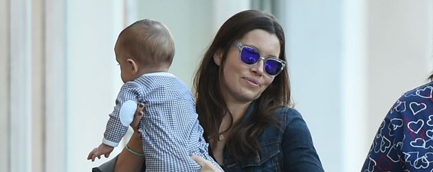 Jessica Biel mit ihrem Sohn Silas Randall Timberlake Jessica Biel mit ihrem Sohn Silas Randall Timberlake