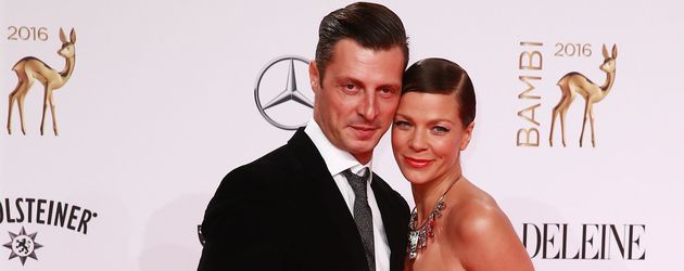 Jessica Schwarz und Markus Selikovsky bei der Bambi-Verleihung 2016 Jessica Schwarz und Markus Selikovsky bei der Bambi-Verleihung 2016