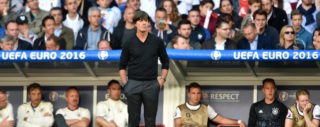 Joachim Löw in Lille beim Achtelfinalspiel der EM 2016: Deutschland - Slowakai Joachim Löw in Lille beim Achtelfinalspiel der EM 2016: Deutschland - Slowakai