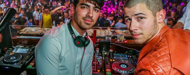 Joe und Nick Jonas im Hyde Bellagio in Las Vegas Joe und Nick Jonas im Hyde Bellagio in Las Vegas