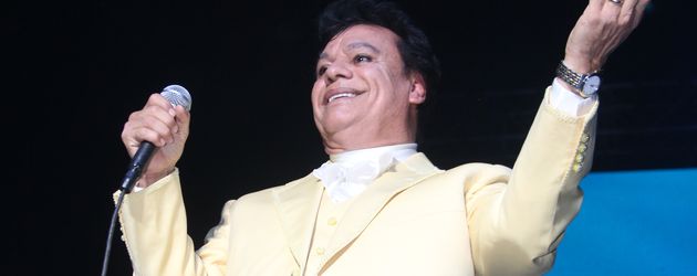 Juan Gabriel bei einem Auftritt in Hato Rey, Puerto Rico 2015 Juan Gabriel bei einem Auftritt in Hato Rey, Puerto Rico 2015