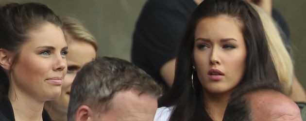 Julian Draxlers Freundin Lena und Hectors Freundin Annika beim EM-Spiel Nordirland gegen Deutschland Julian Draxlers Freundin Lena und Hectors Freundin Annika beim EM-Spiel Nordirland gegen Deutschland